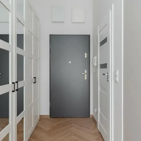 Appartamento Blisko Lotniska 3 Os Z Balkonem I Parkingiem By Host